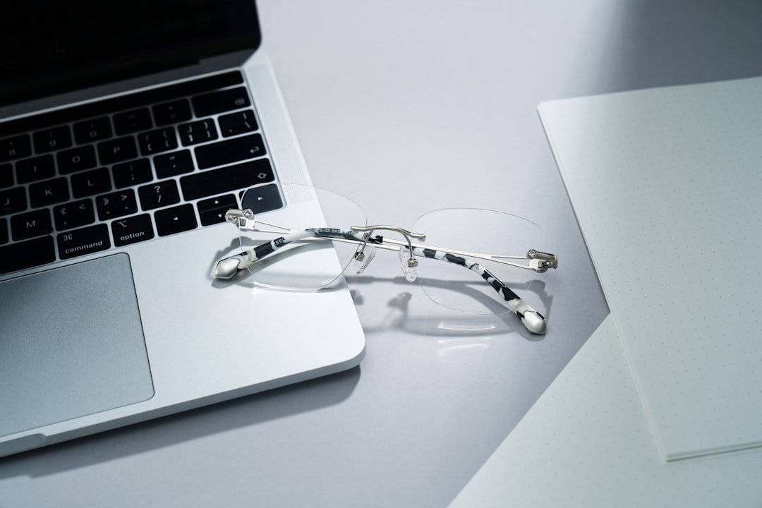 New App Alerts You When Smart Glasses Are Nearby: What You Should Know